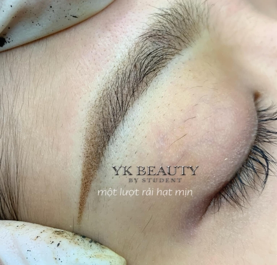 Phun mày nhân tướng học khai vận phong thuỷ